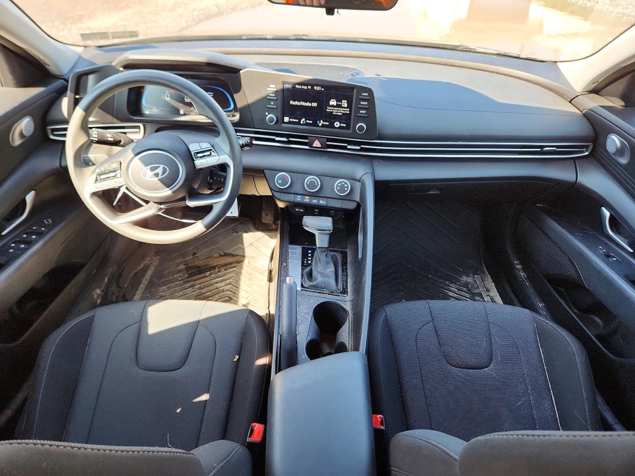 2025 Hyundai Elantra Se - zdjęcie 8
