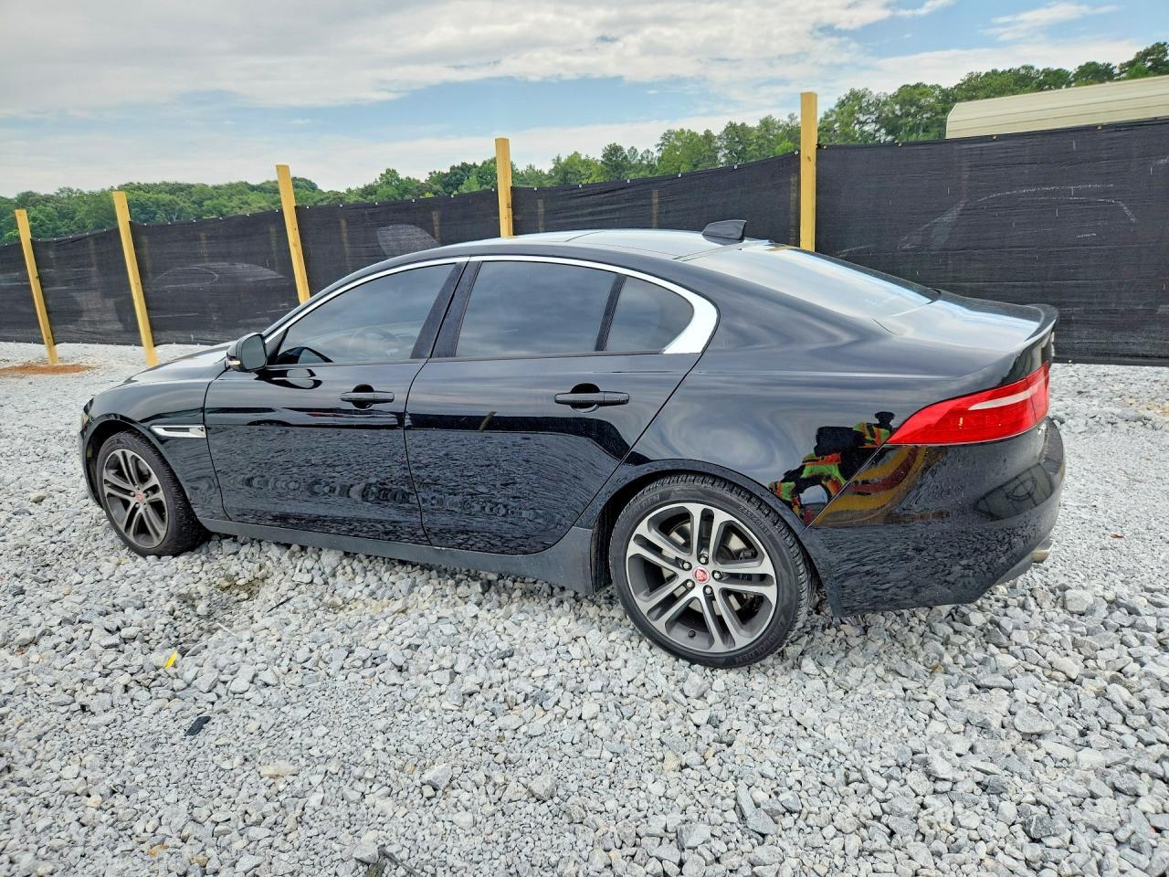 2017 Jaguar Xe Premium - zdjęcie 2