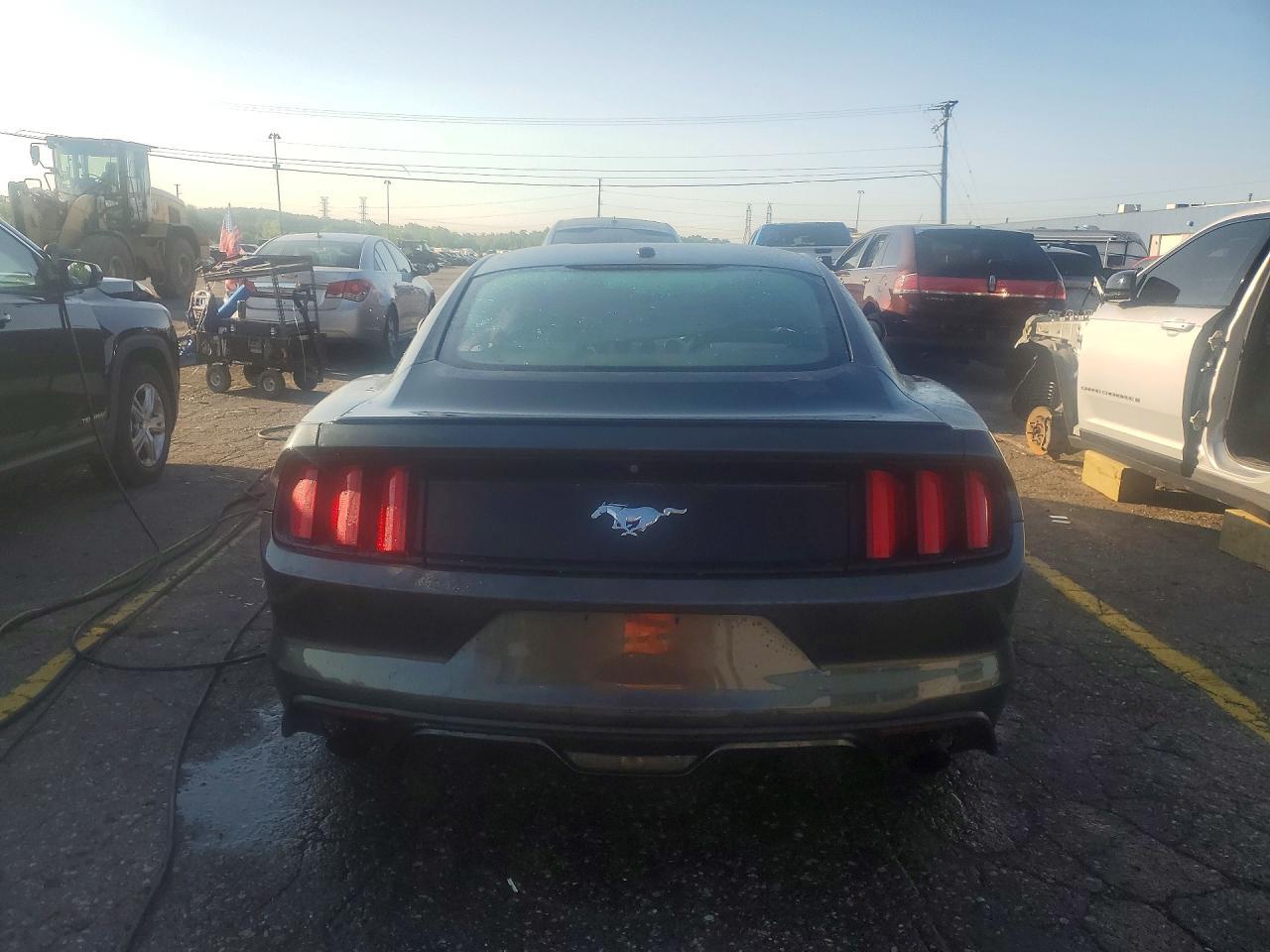 2015 Ford Mustang - zdjęcie 6