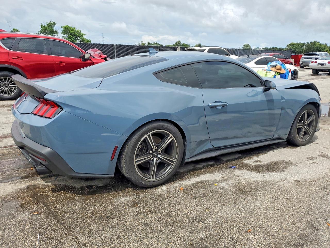 2024 Ford Mustang - zdjęcie 3