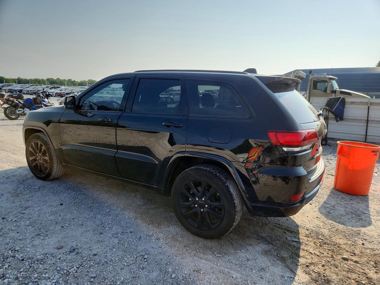 2017 Jeep Grand Cherokee Laredo - zdjęcie 2