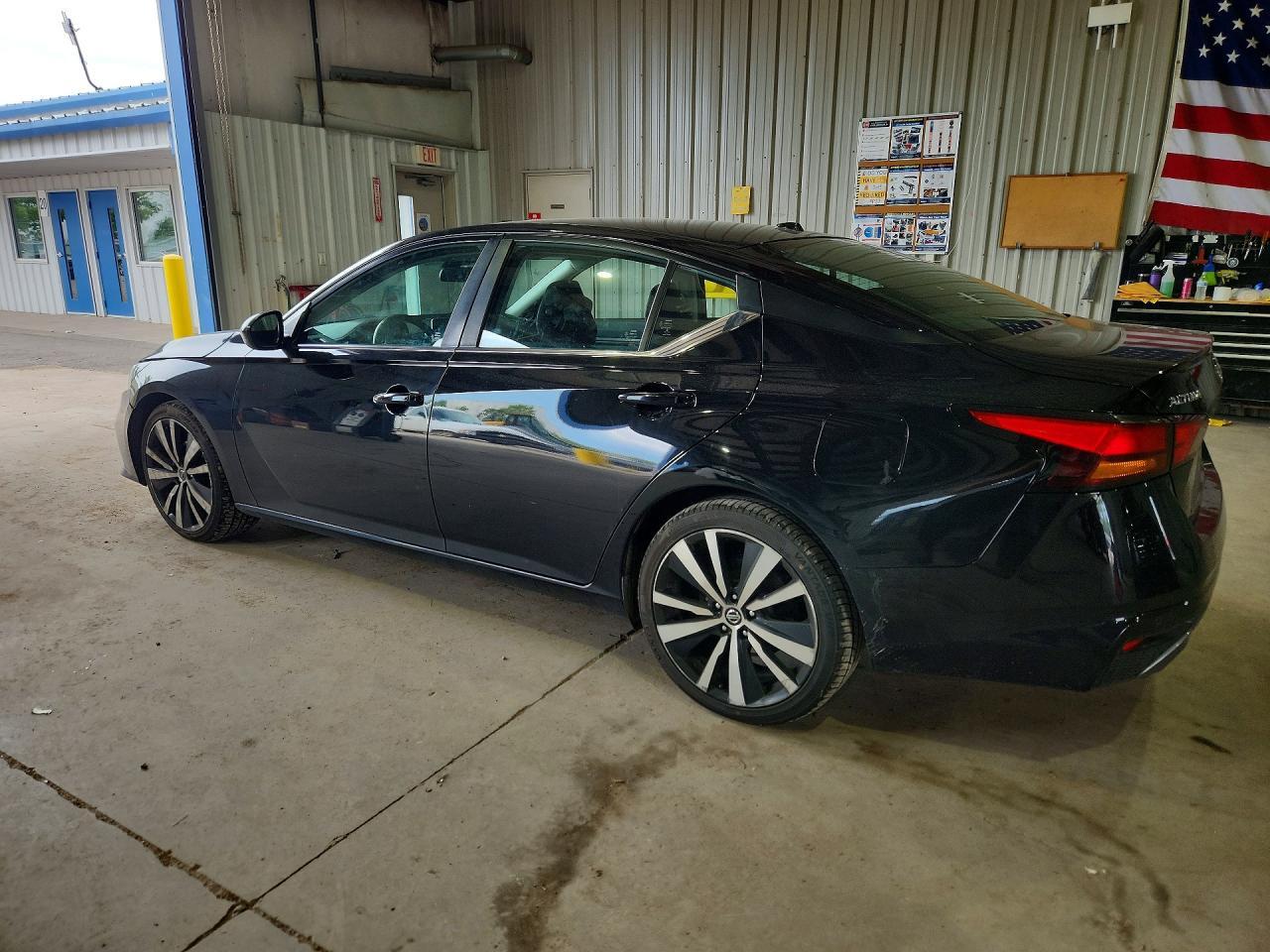 2022 Nissan Altima Sr - zdjęcie 2