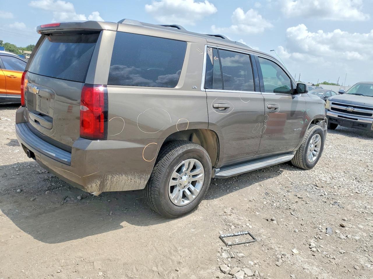 2015 Chevrolet Tahoe C1500 Ls - zdjęcie 3