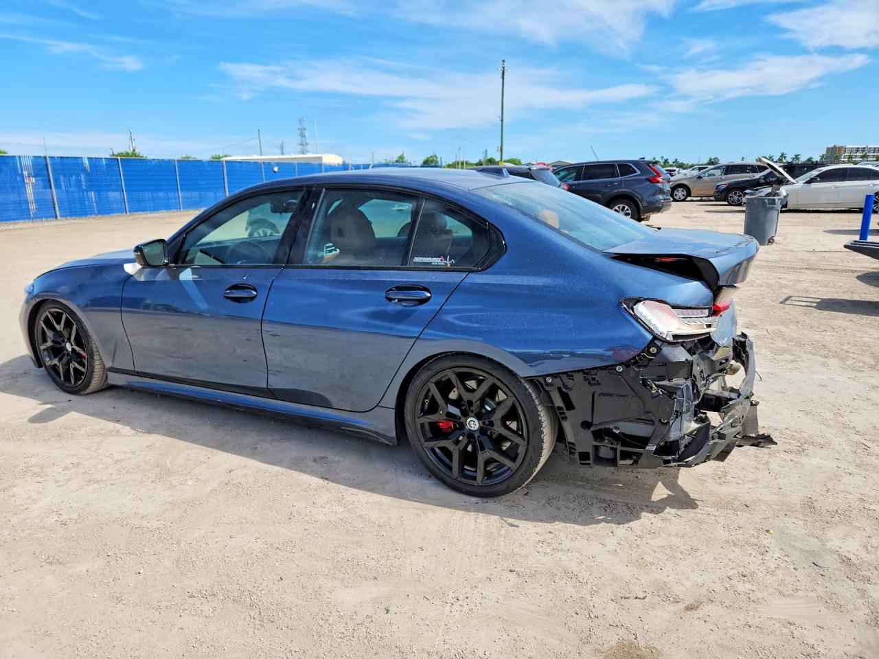 2025 BMW 330I - zdjęcie 2