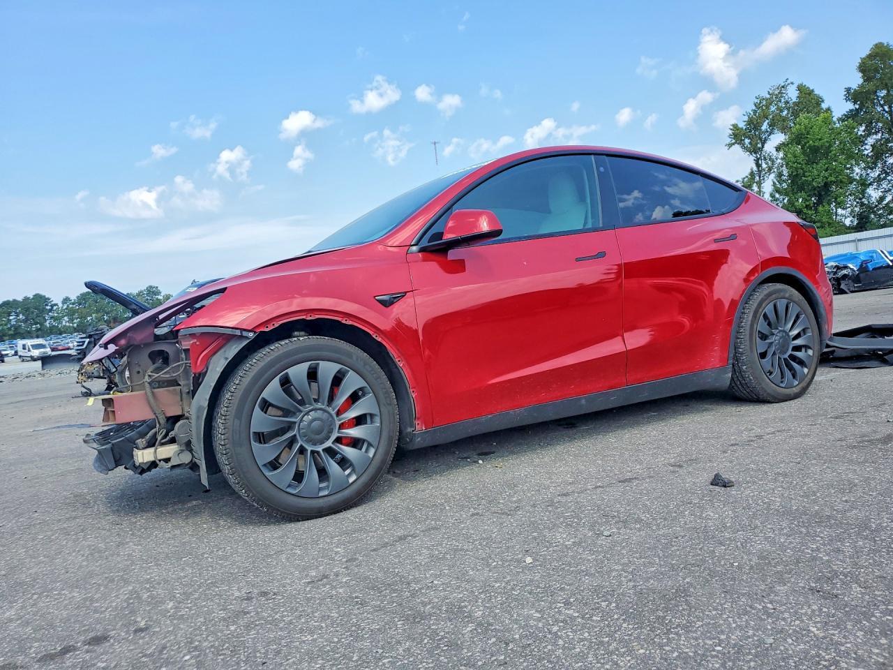2022 Tesla Model Y - zdjęcie główne