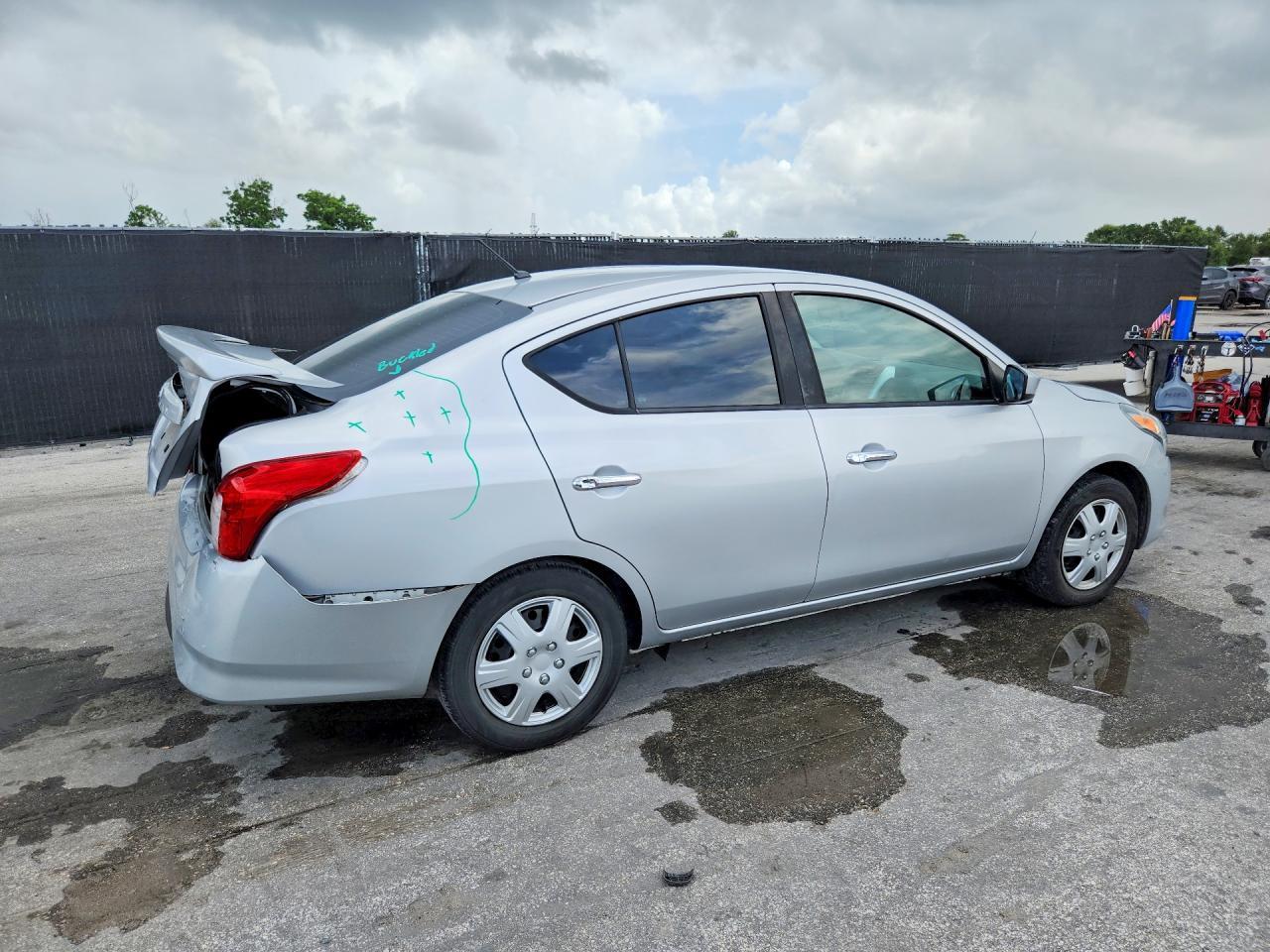 2019 Nissan Versa Sv - zdjęcie 3