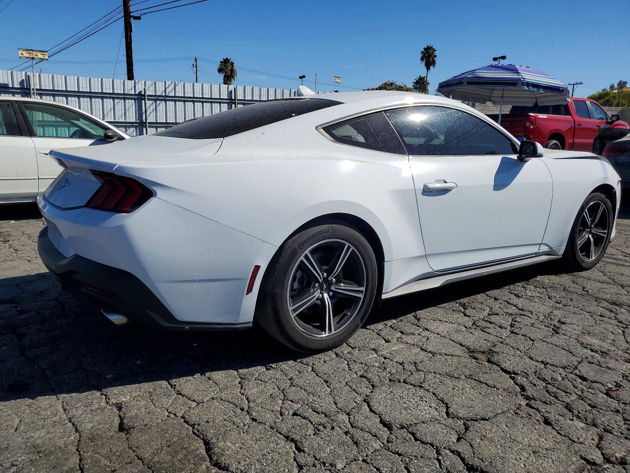 2024 Ford Mustang - zdjęcie 3