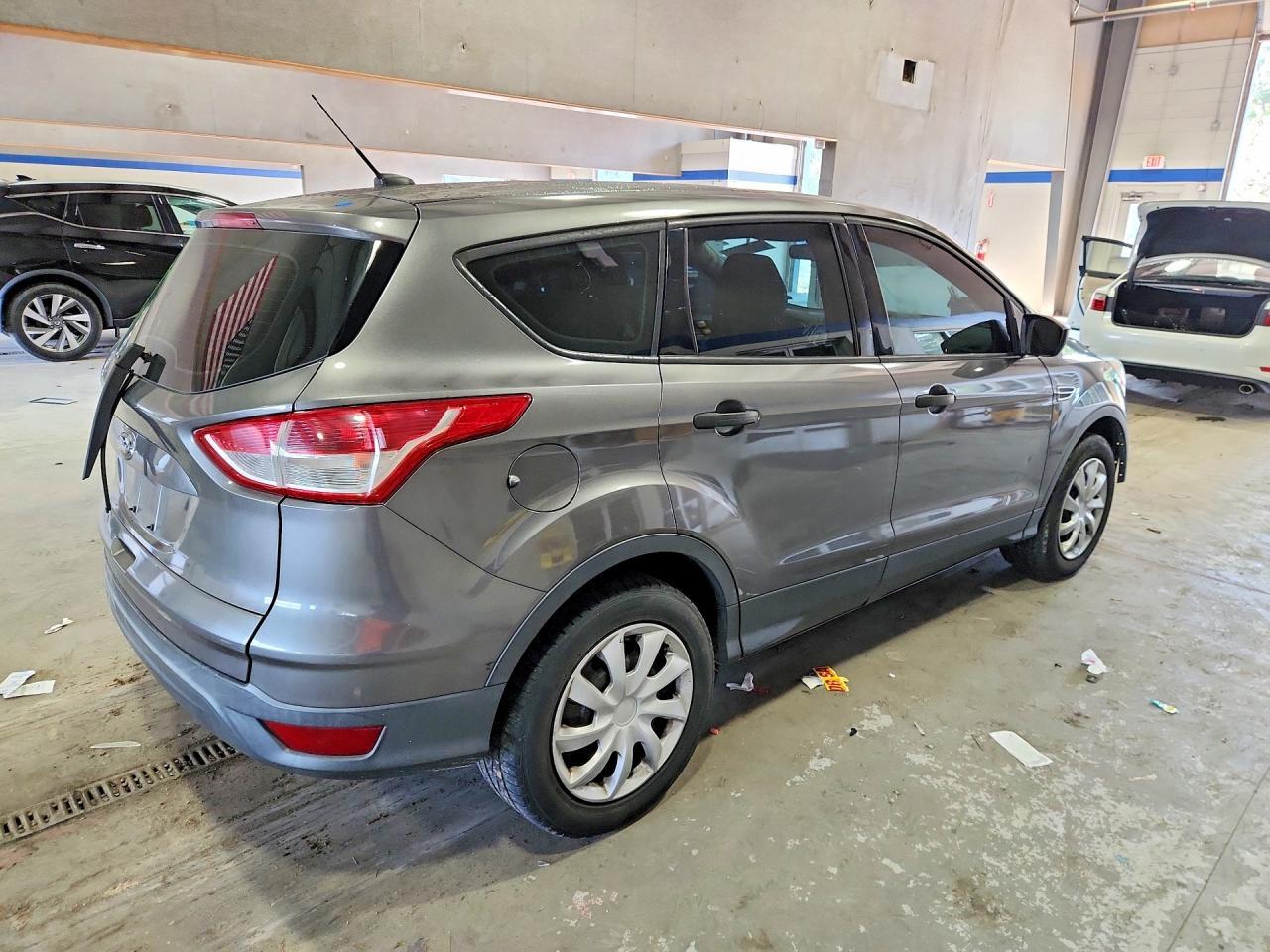 2014 Ford Escape S - zdjęcie 3