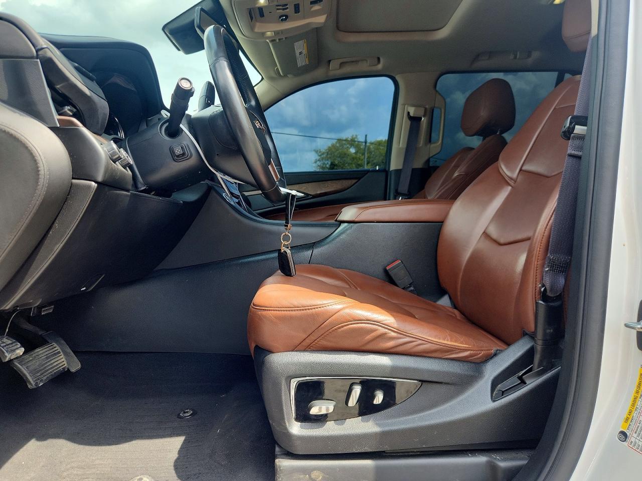 2016 Cadillac Escalade Luxury - zdjęcie 7