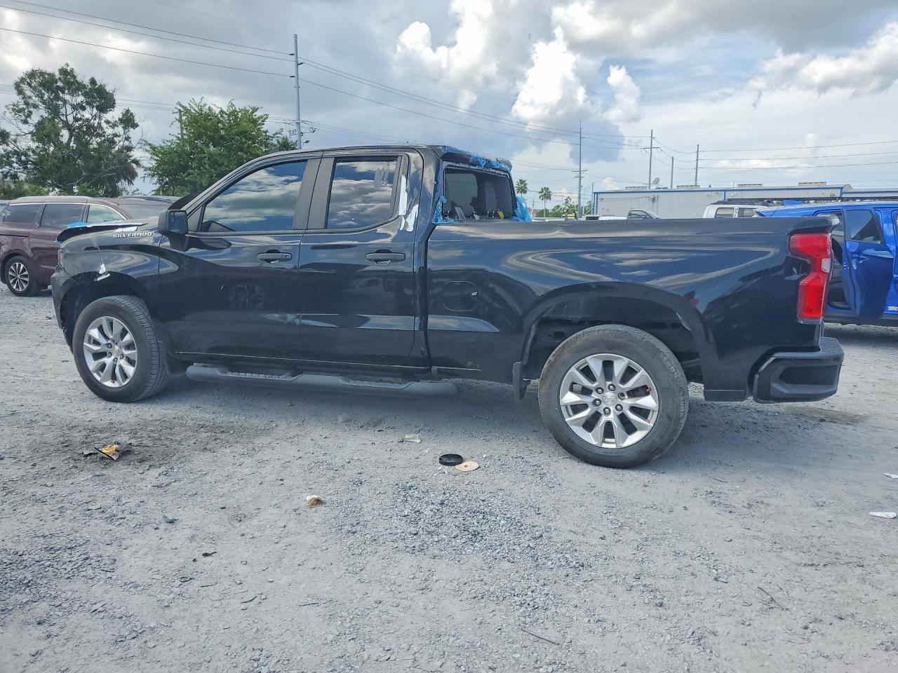 2022 Chevrolet Silverado Ltd C1500 Custom - zdjęcie 2