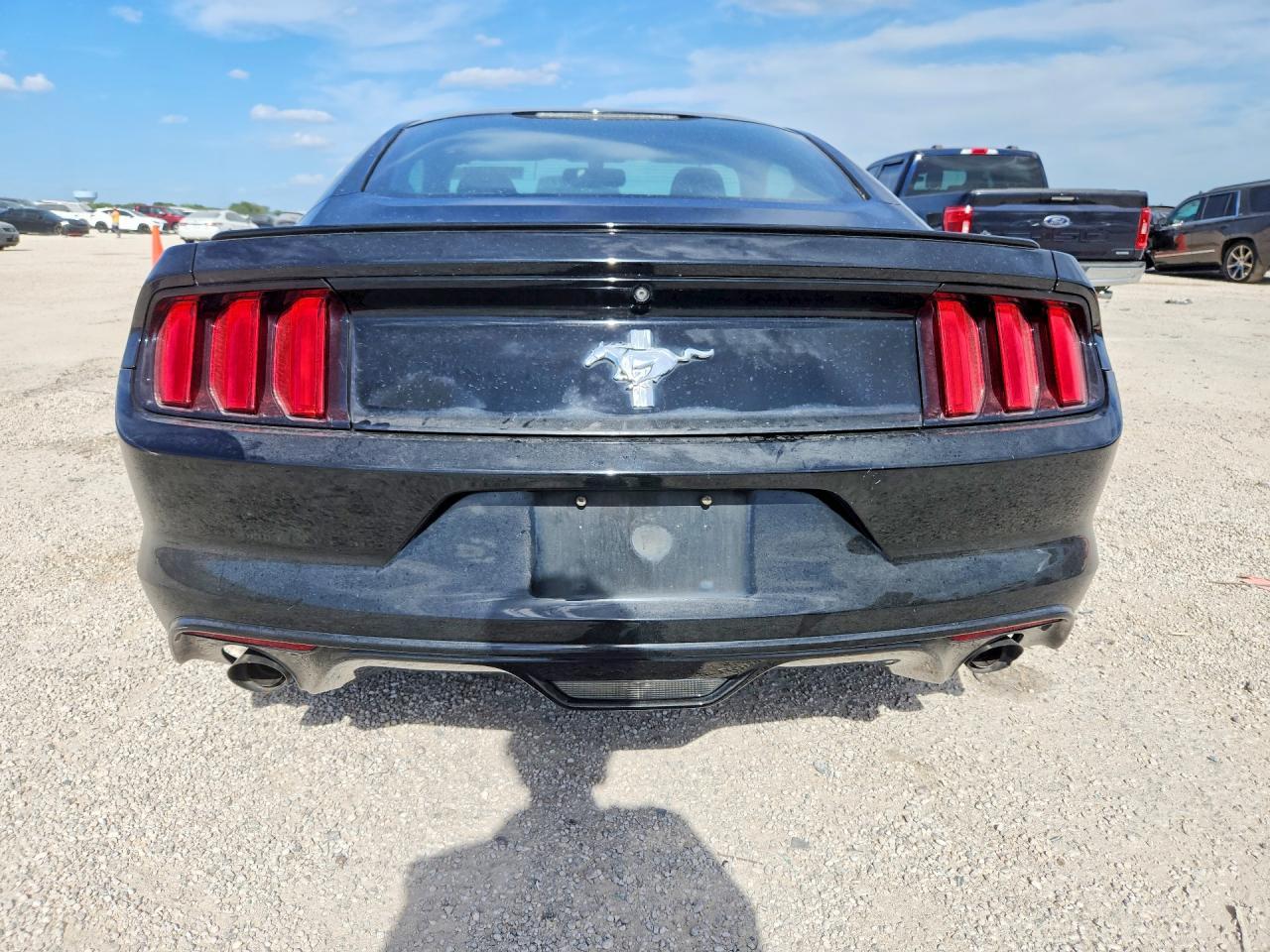 2016 Ford Mustang - zdjęcie 6