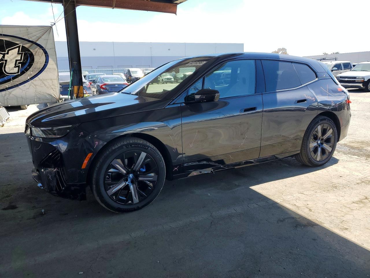 2024 BMW Ix xDrive50 - zdjęcie główne