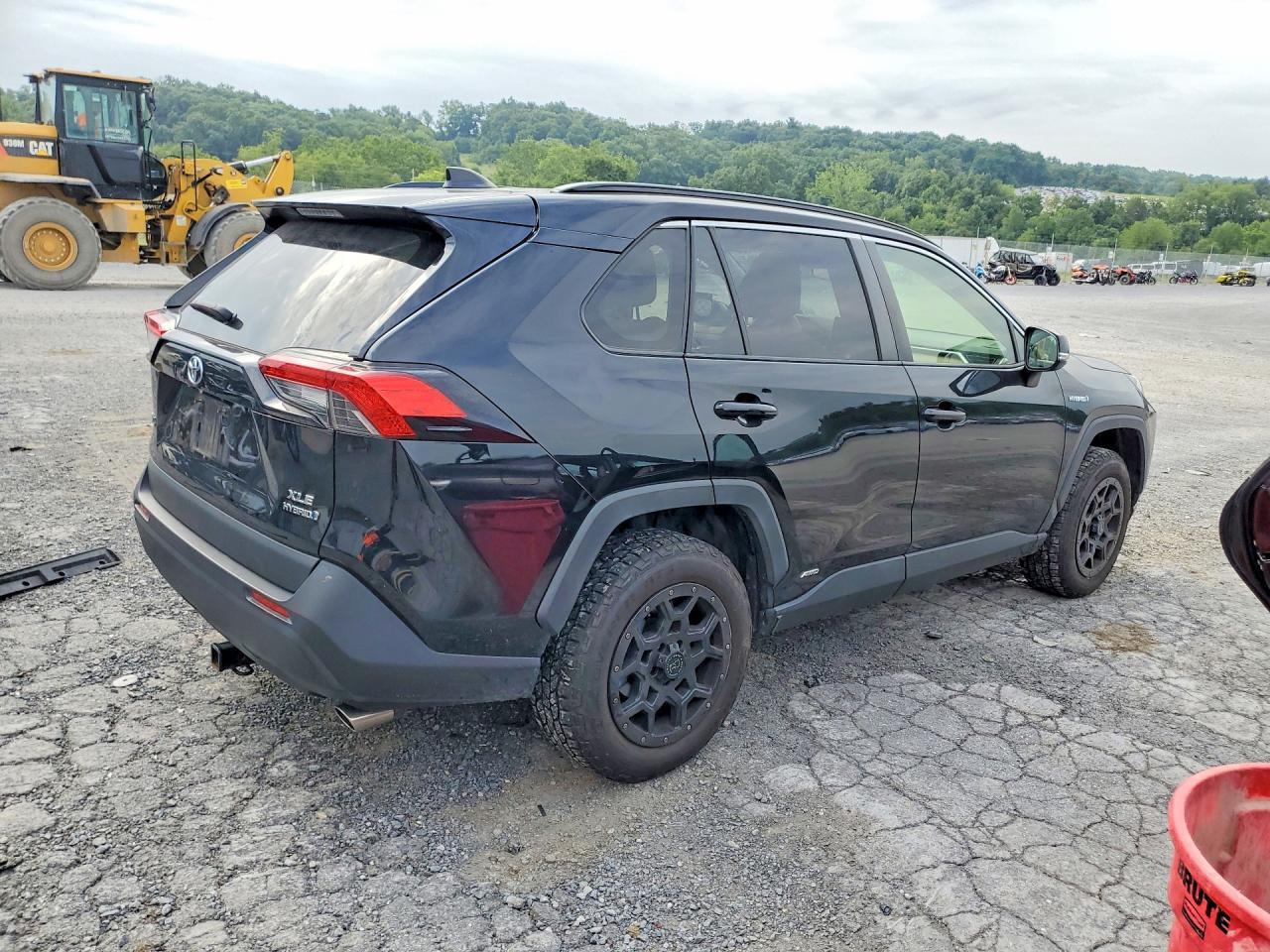 2020 Toyota Rav4 Hybrid Xle - zdjęcie 3