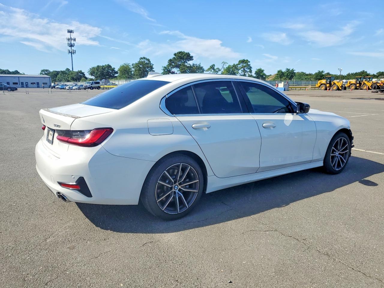 2020 BMW 330I - zdjęcie 3