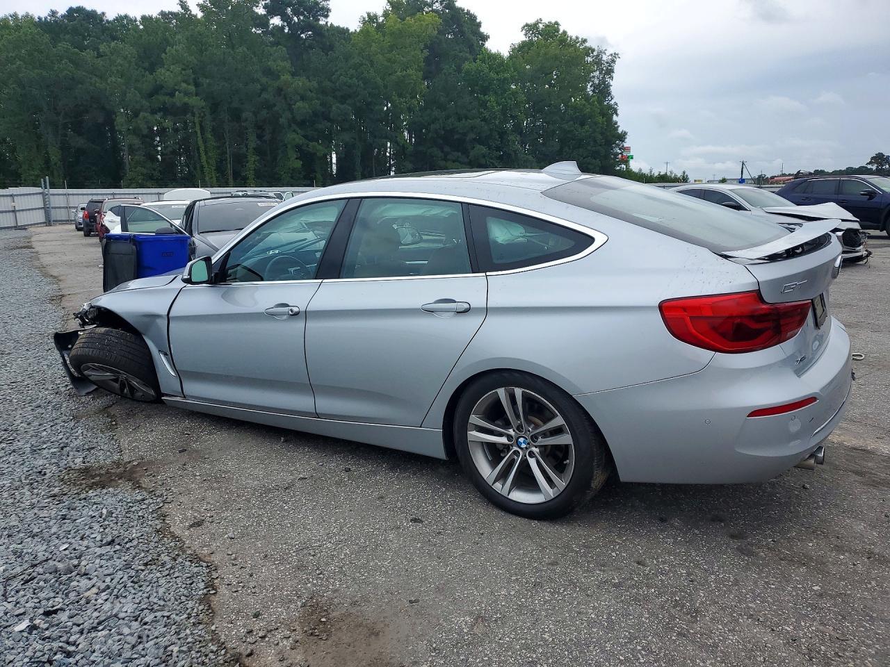 2019 BMW Seria 3 330i - zdjęcie 2