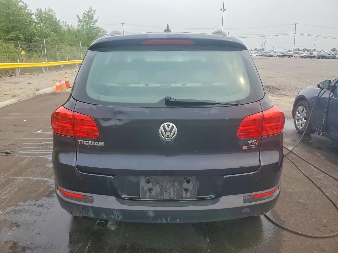 2017 Volkswagen Tiguan S - zdjęcie 6