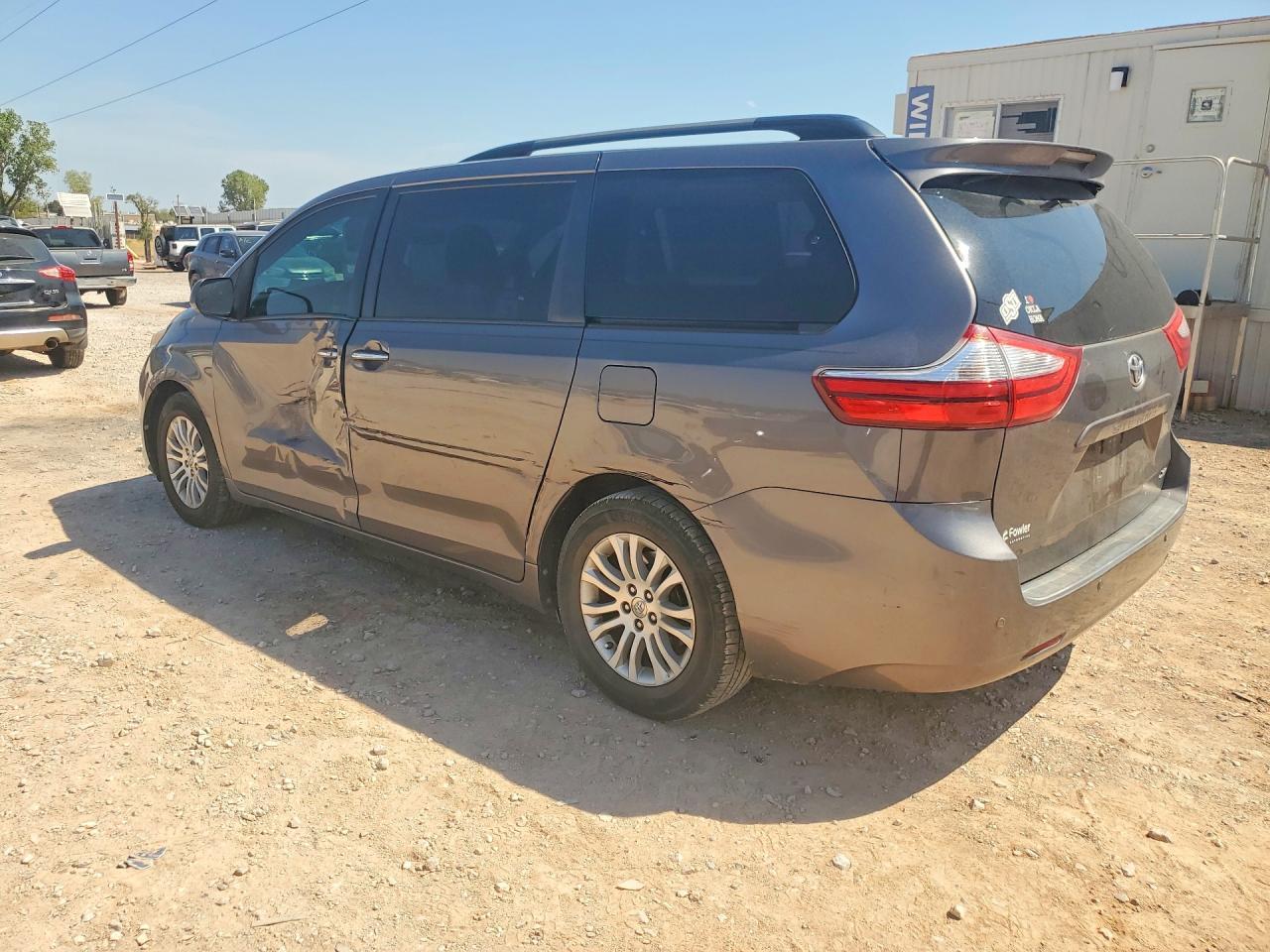 2017 Toyota Sienna Xle 8-Passenger - zdjęcie 2