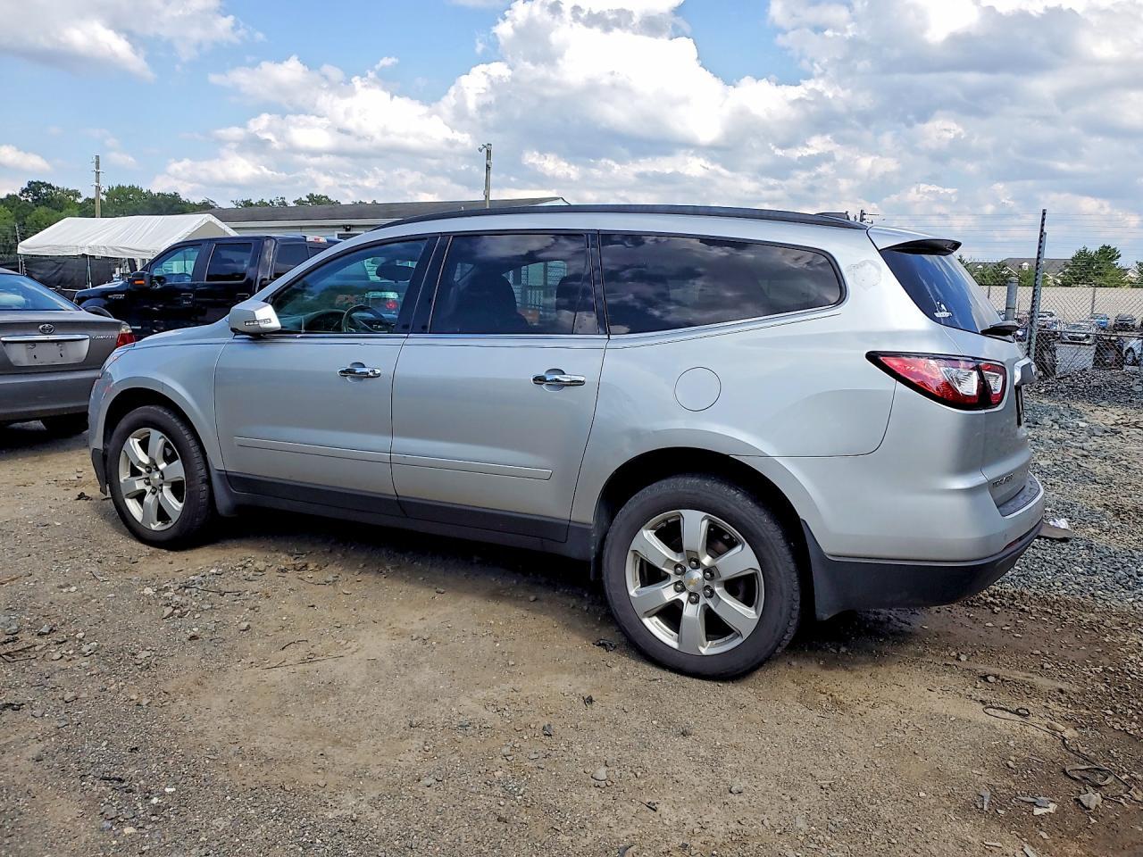2017 Chevrolet Traverse Lt - zdjęcie 2