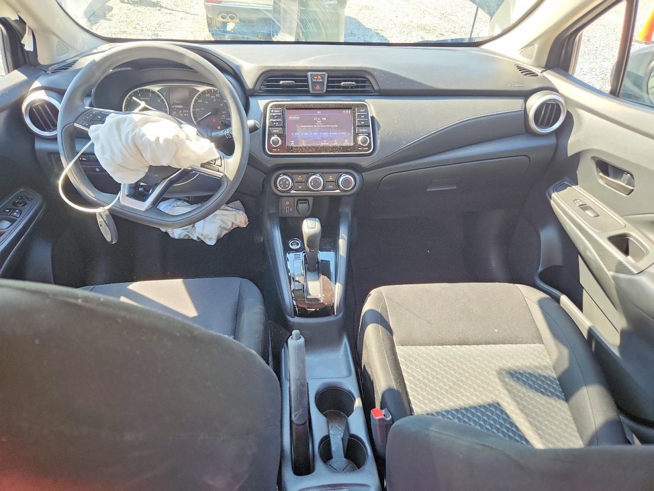 2021 Nissan Versa S - zdjęcie 8