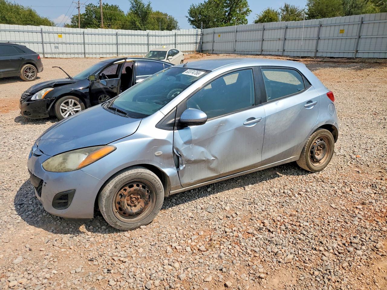 2013 Mazda Mazda2 - zdjęcie główne