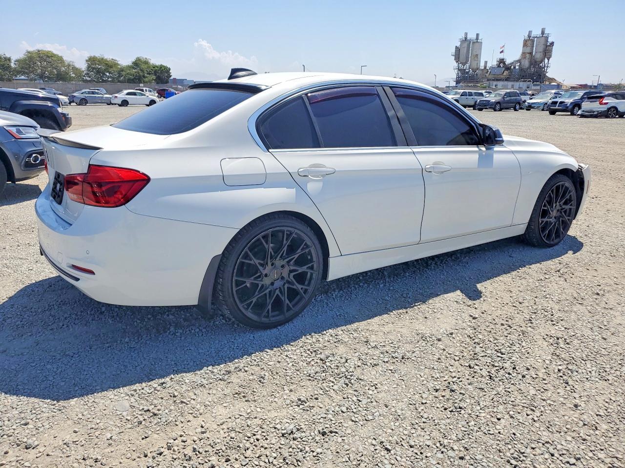 2017 BMW Seria 3 330i - zdjęcie 3