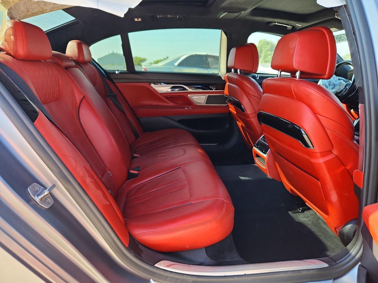 2018 BMW 750 I - zdjęcie 10