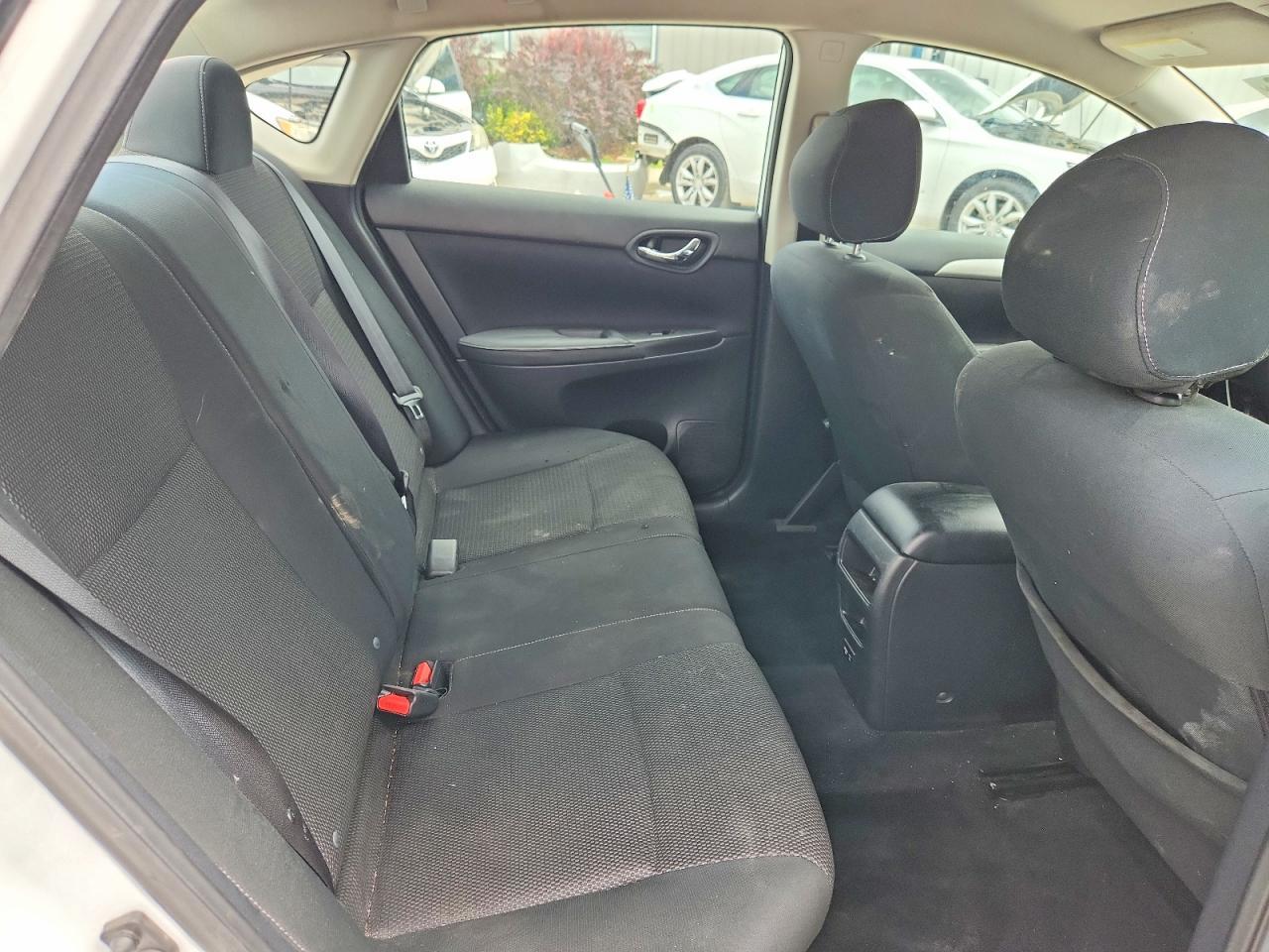 2019 Nissan Sentra S - zdjęcie 10