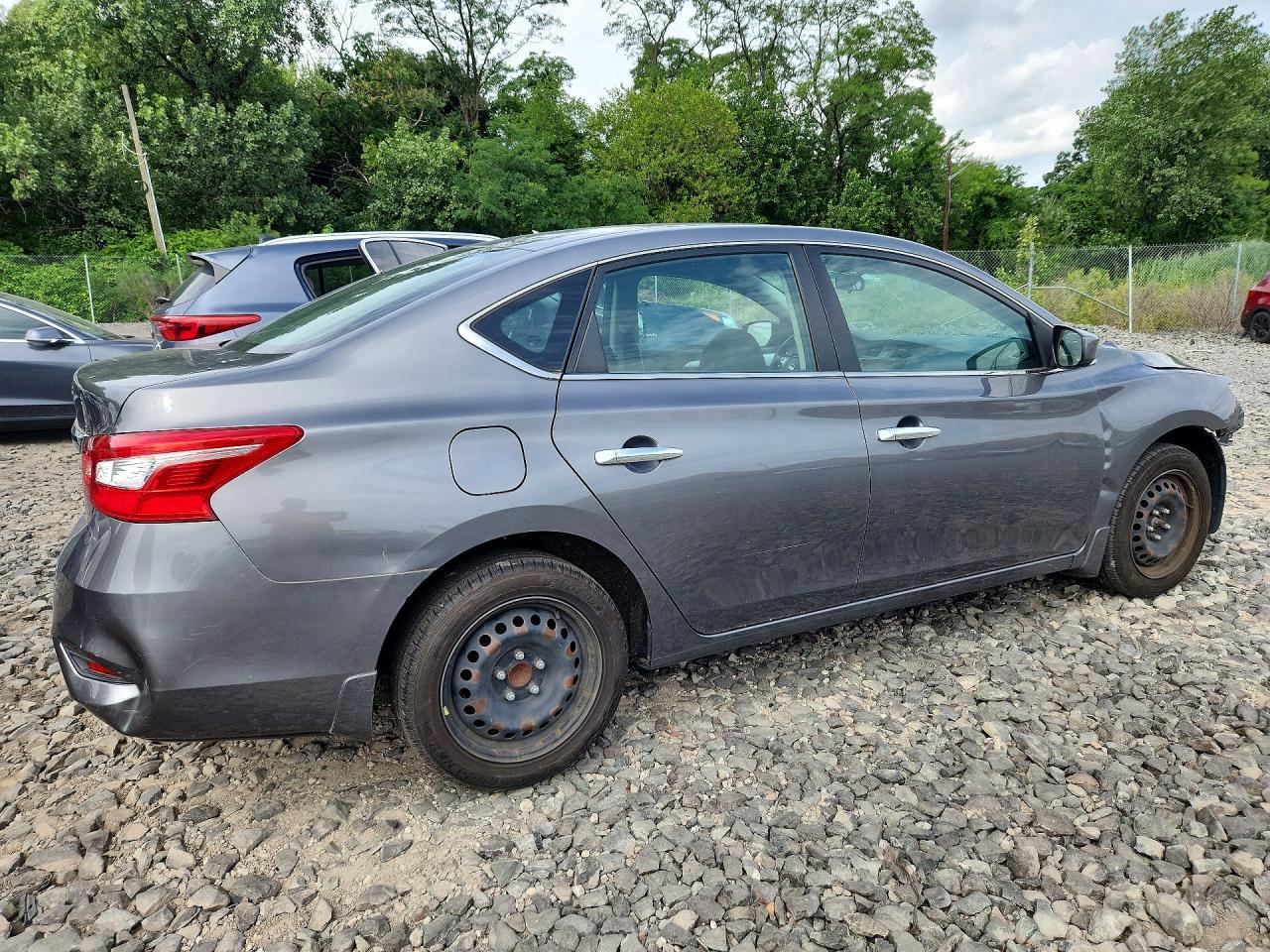 2019 Nissan Sentra S - zdjęcie 3