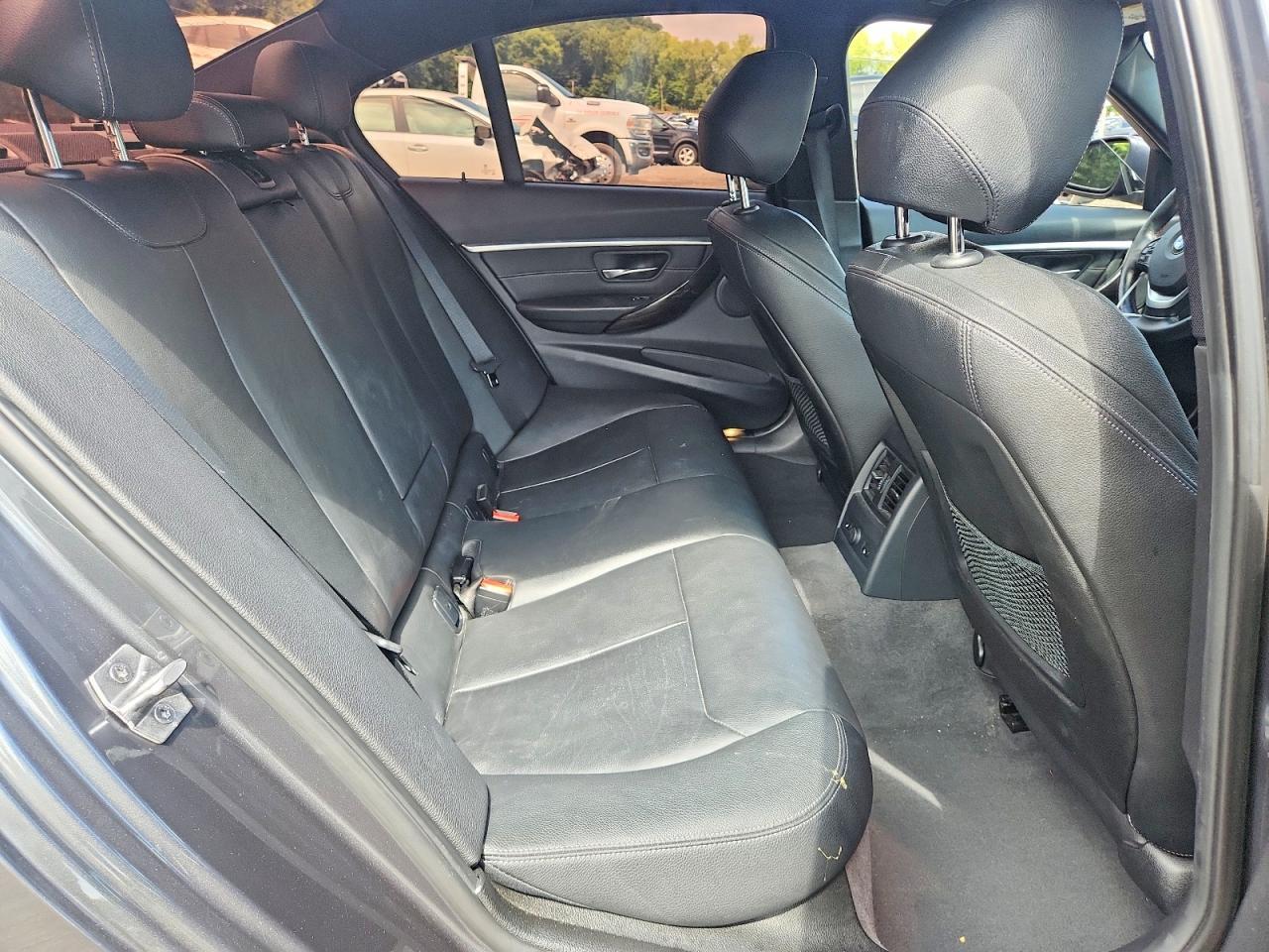 2016 BMW Seria 3 328i - zdjęcie 10