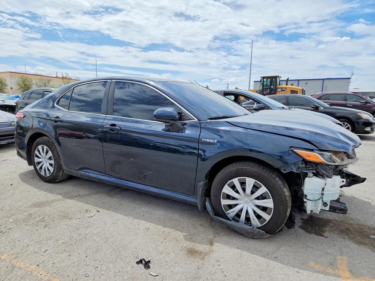 2019 Toyota Camry Le - zdjęcie 4