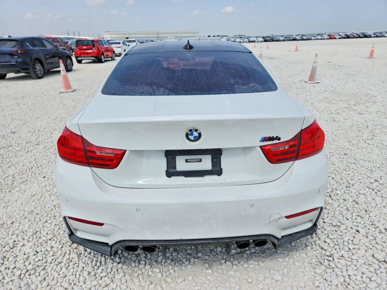 2015 BMW M4 - zdjęcie 6
