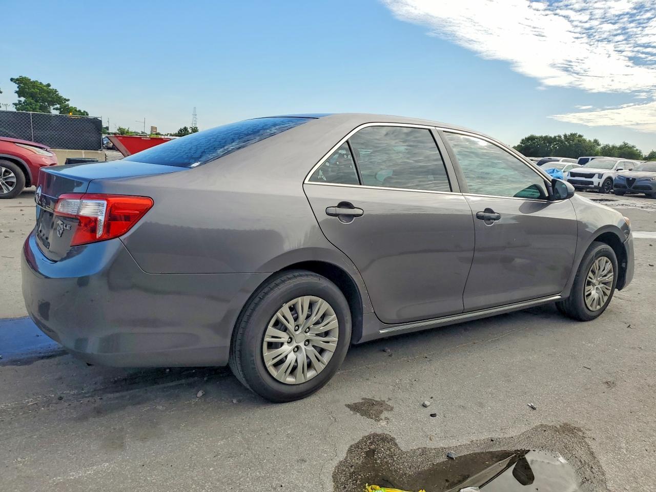 2014 Toyota Camry Le - zdjęcie 3