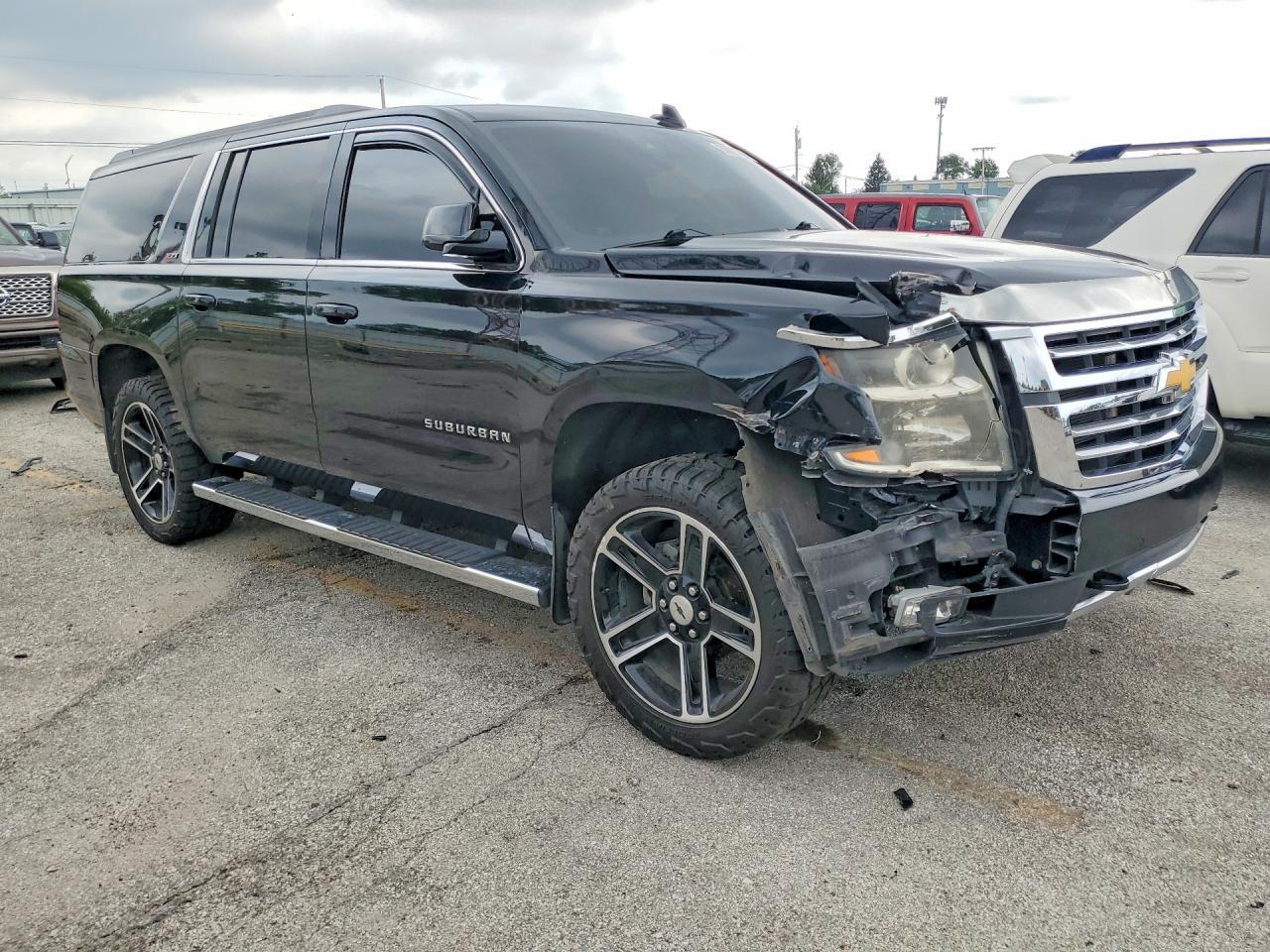 2016 Chevrolet Suburban K1500 Lt - zdjęcie 4