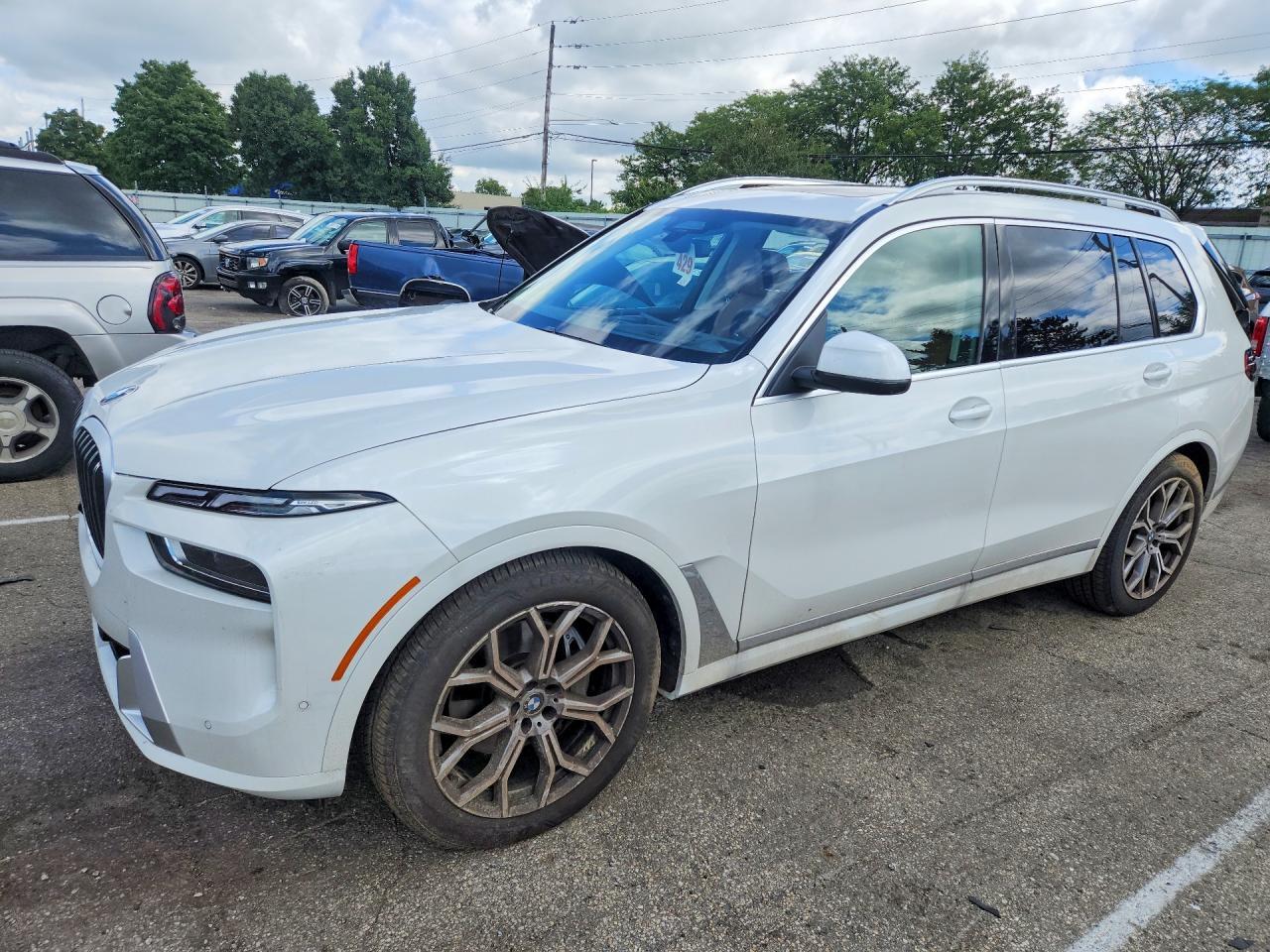 2026 BMW X7 xDrive40I - zdjęcie główne