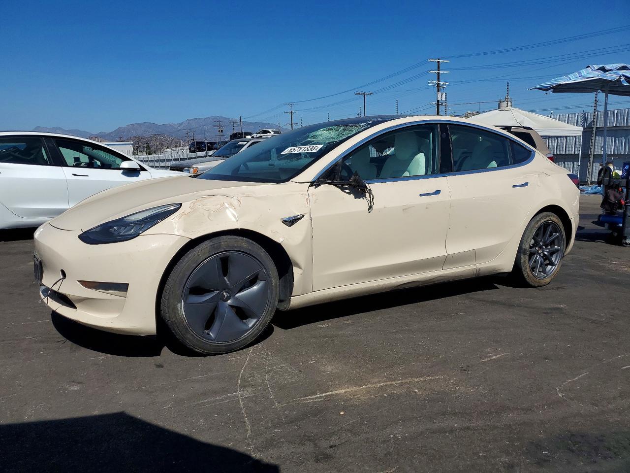 2019 Tesla Model 3 - zdjęcie główne