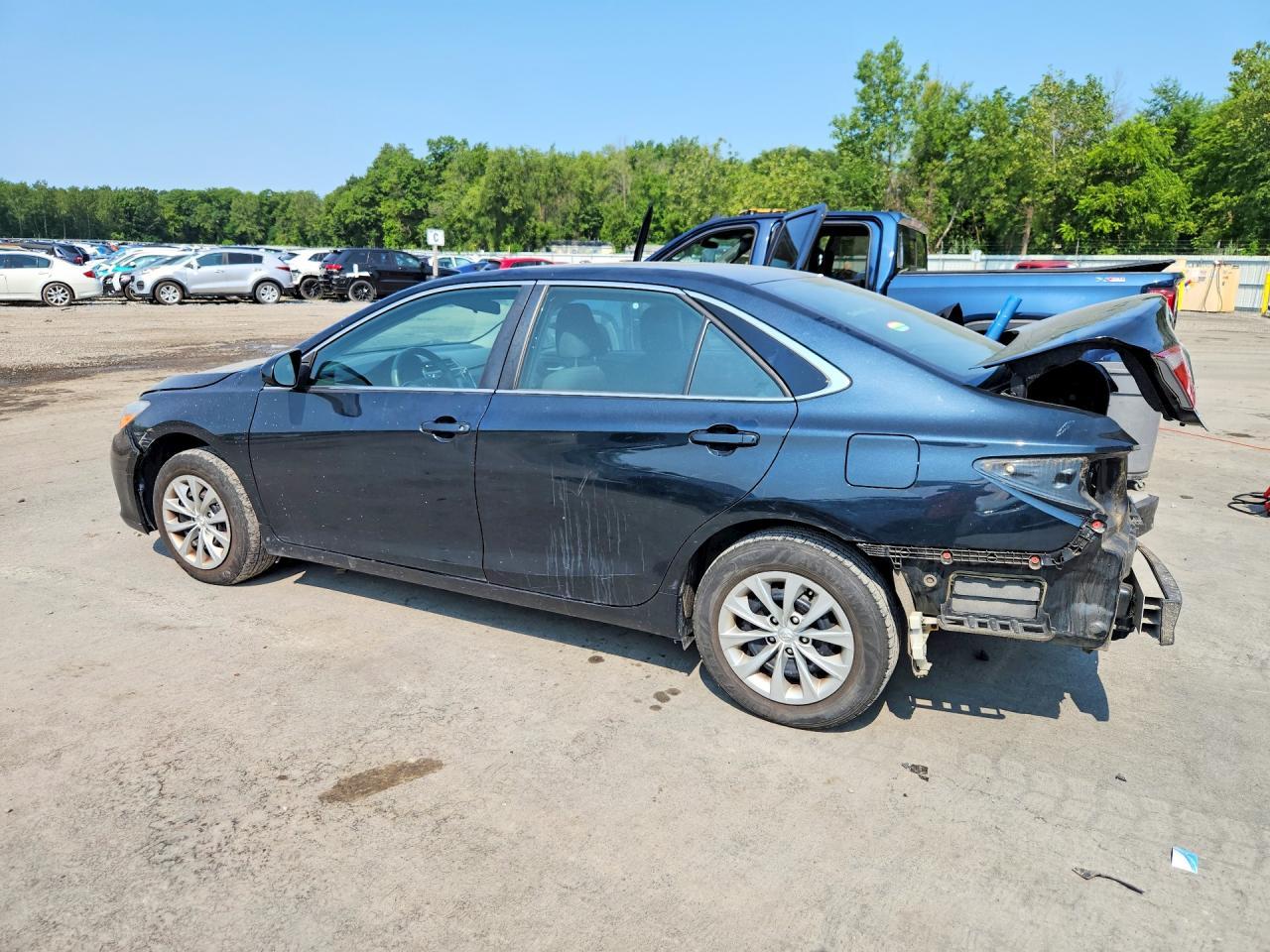 2017 Toyota Camry Le - zdjęcie 2