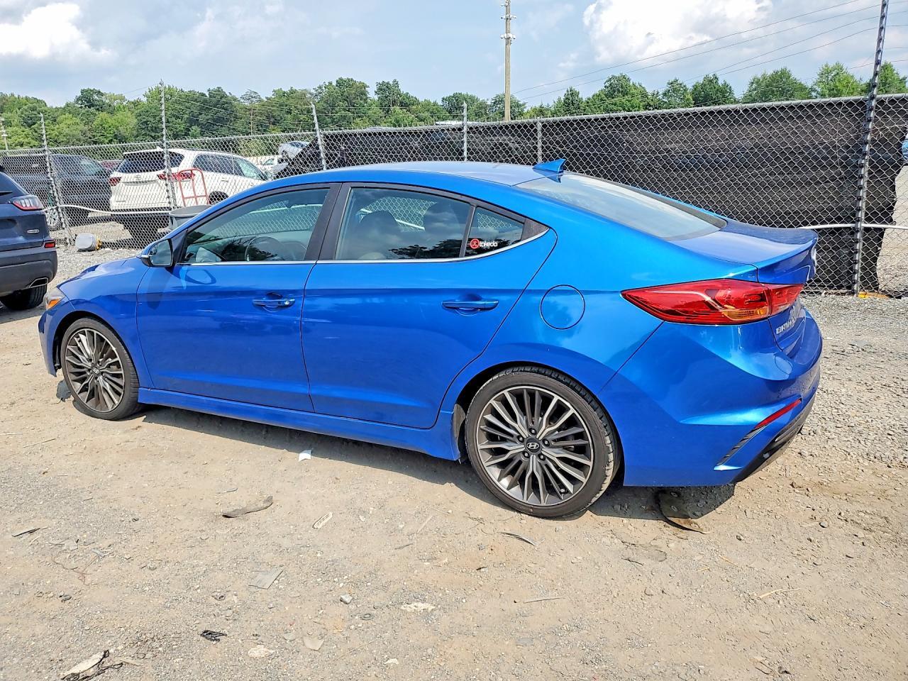 2024 Hyundai Elantra Sport - zdjęcie 2