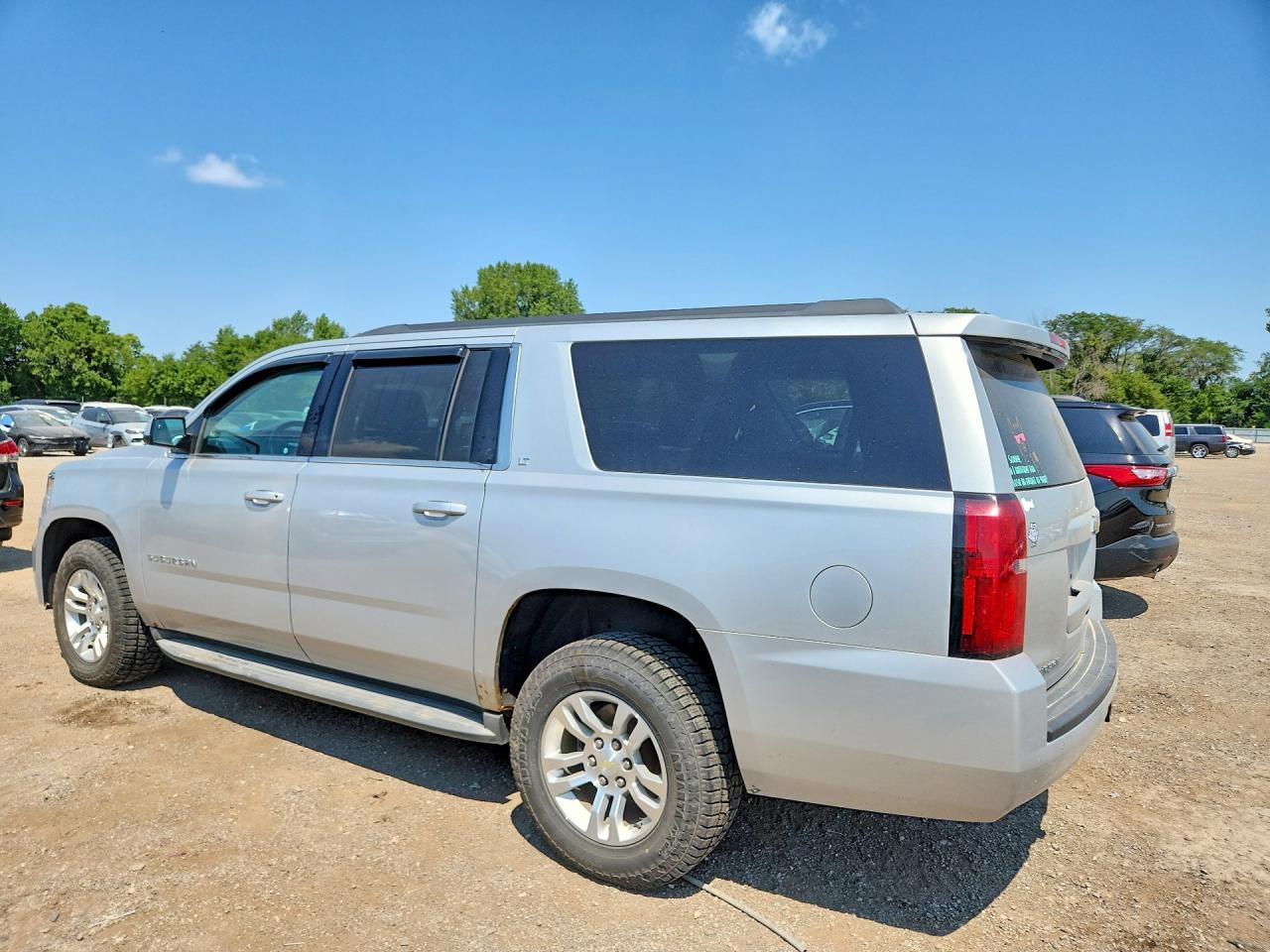 2015 Chevrolet Suburban K1500 Lt - zdjęcie 2