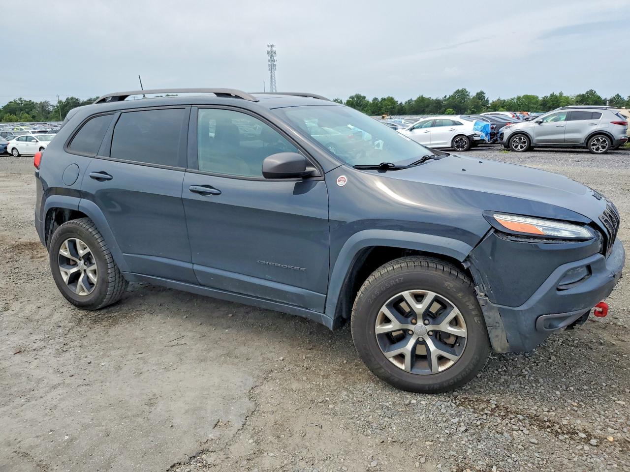 2016 Jeep Cherokee Trailhawk - zdjęcie 4