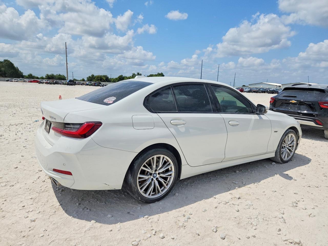 2023 BMW 330E - zdjęcie 3