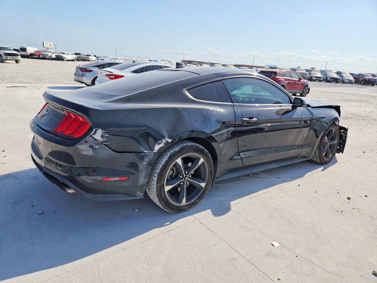 2021 Ford Mustang - zdjęcie 3
