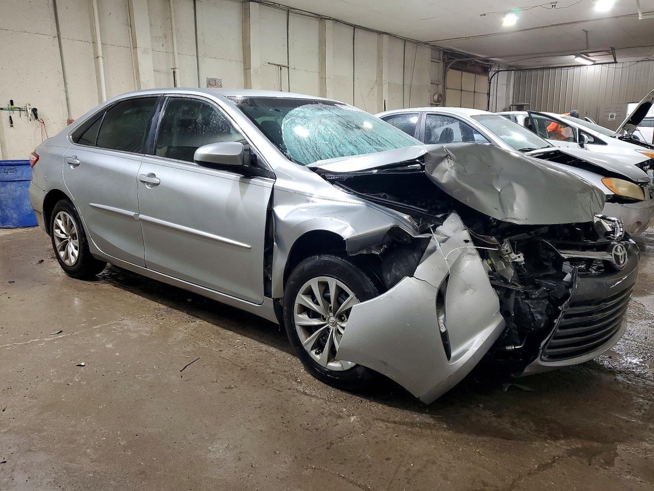 2017 Toyota Camry Le - zdjęcie 4