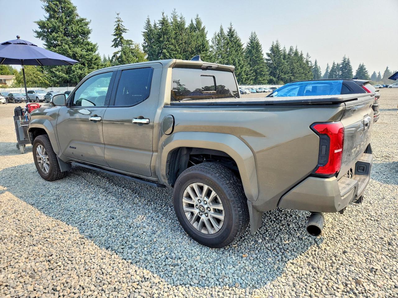 2025 Toyota Tacoma Limited Hv - zdjęcie 2