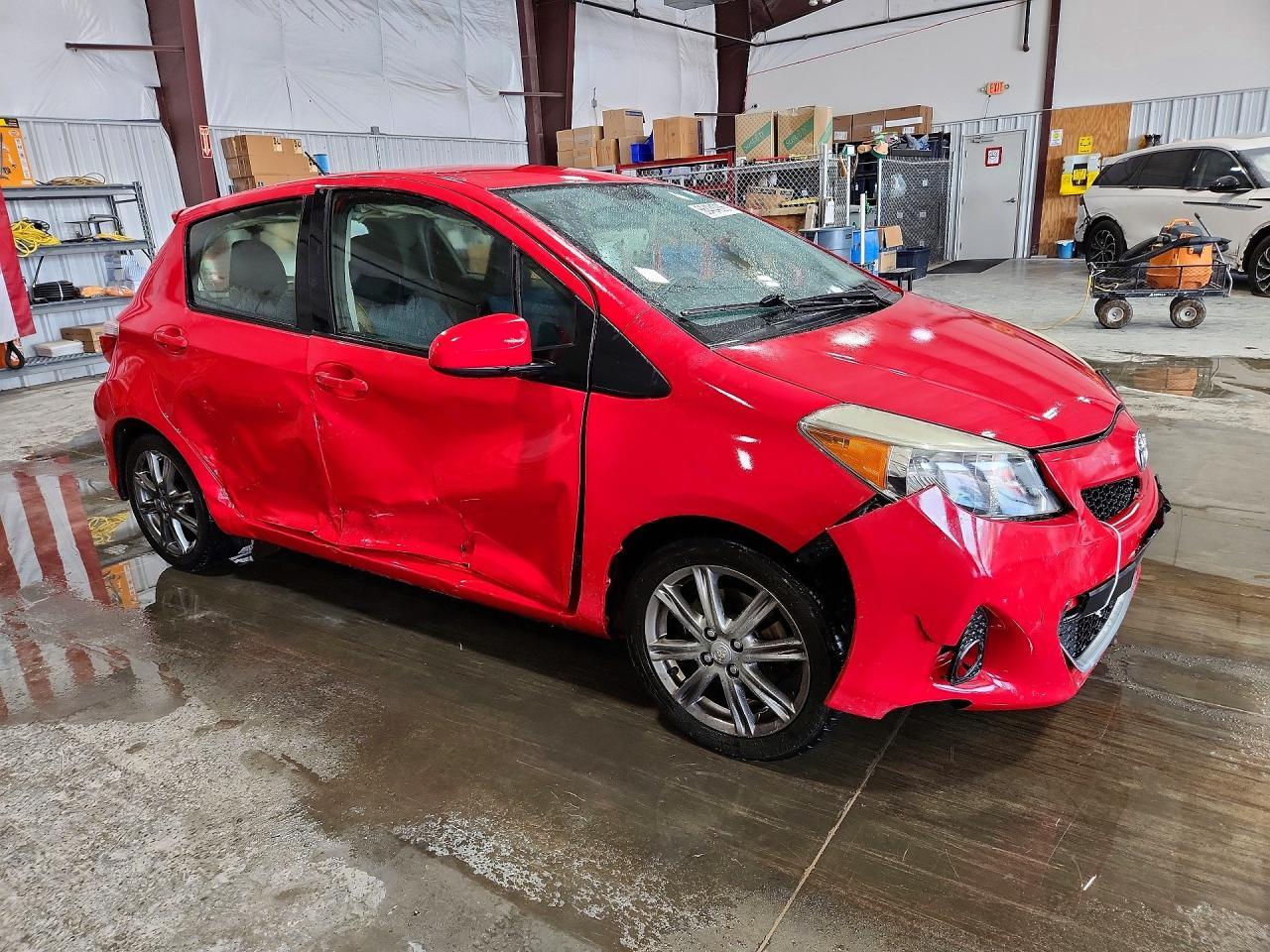 2013 Toyota Yaris 5-Door Se - zdjęcie 4