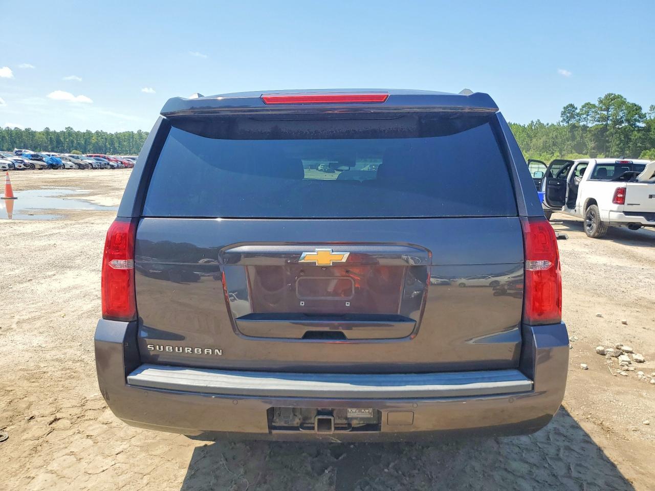 2016 Chevrolet Suburban K1500 Lt - zdjęcie 6