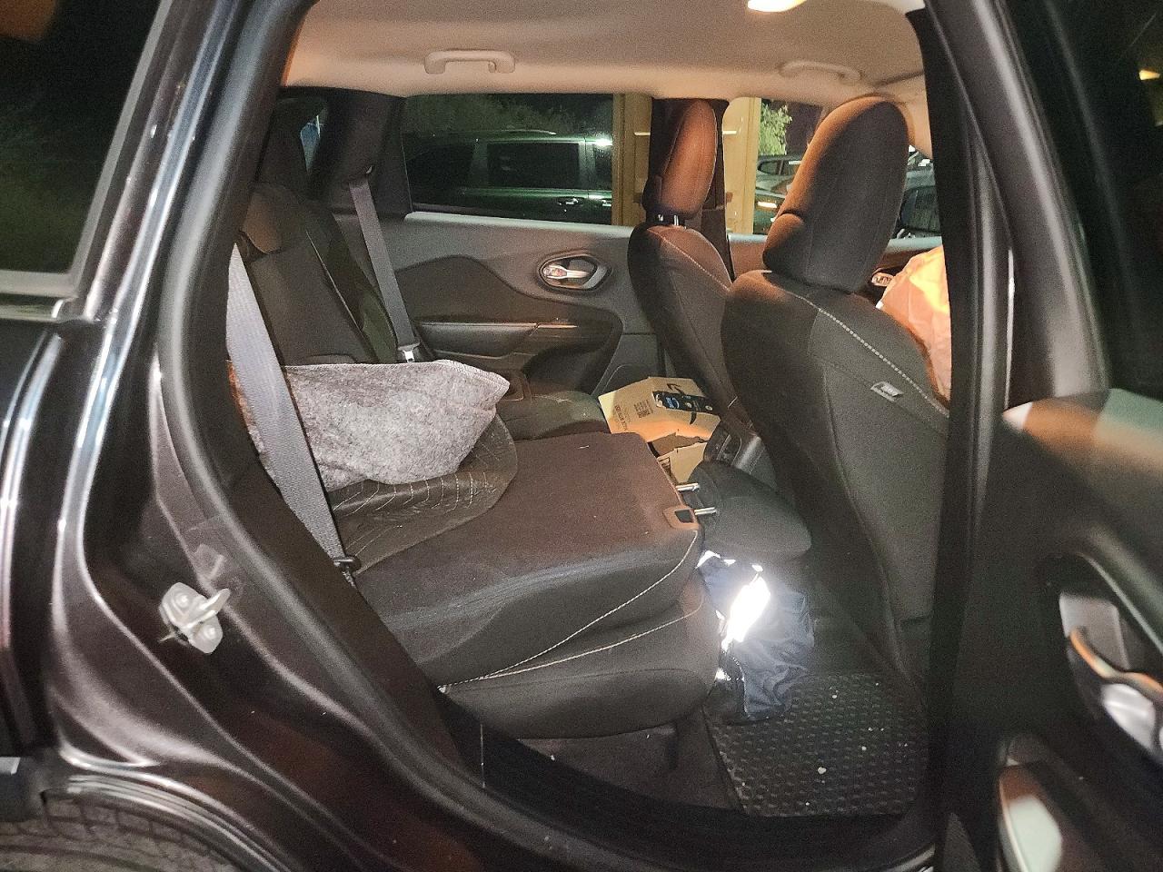 2016 Jeep Cherokee Latitude - zdjęcie 11