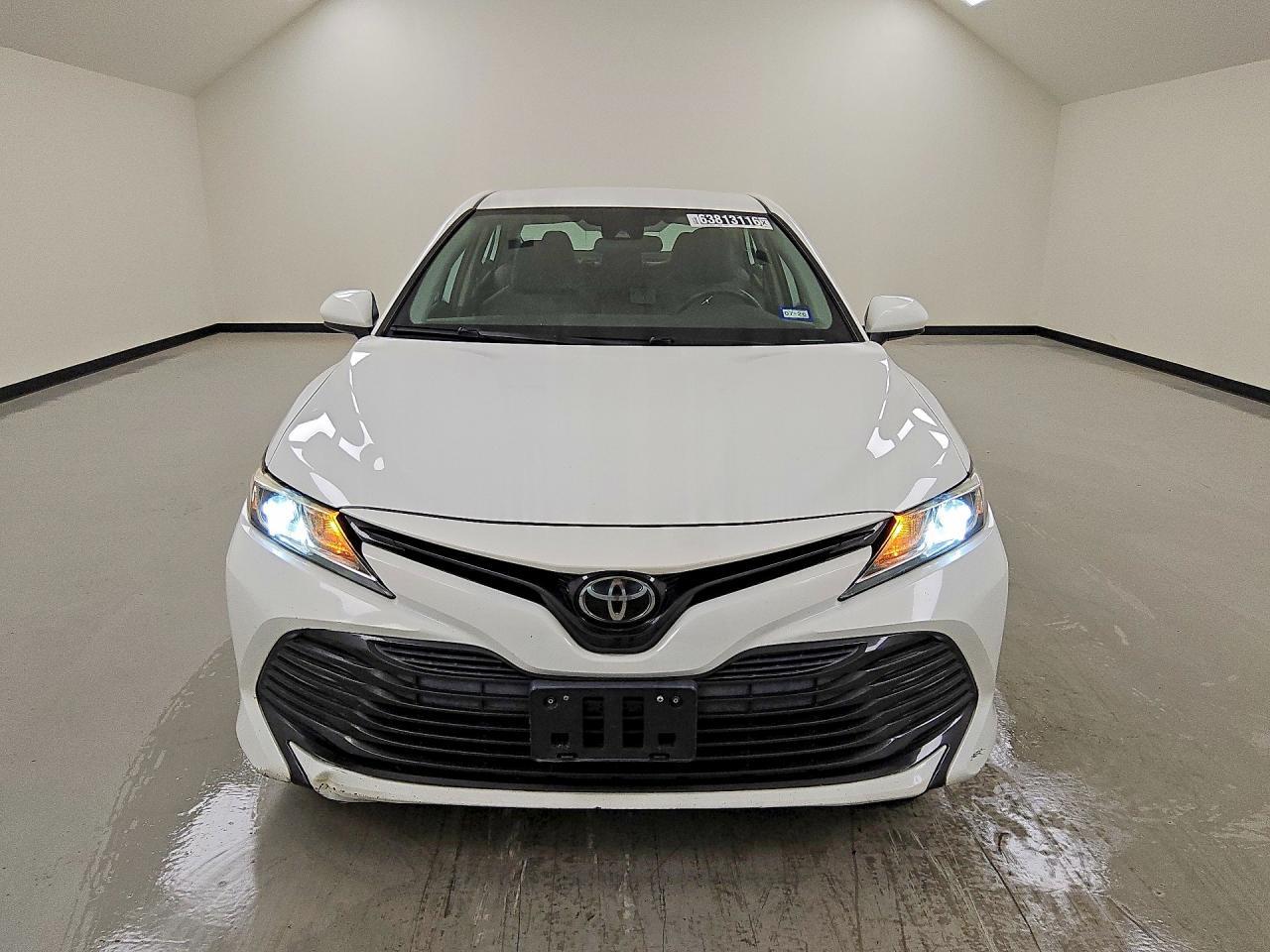 2020 Toyota Camry Le - zdjęcie 5