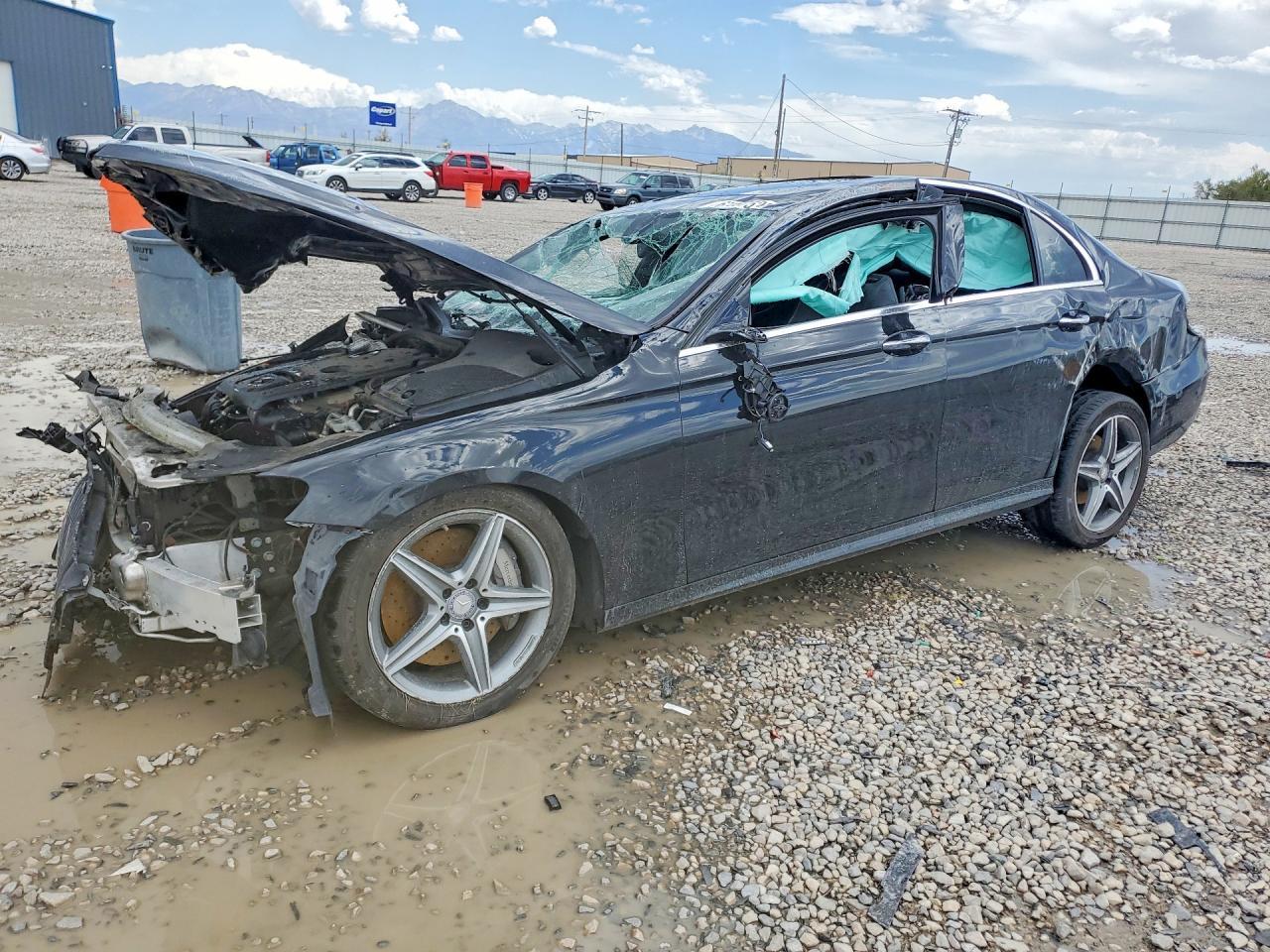2017 Mercedes-Benz E 300 - zdjęcie główne