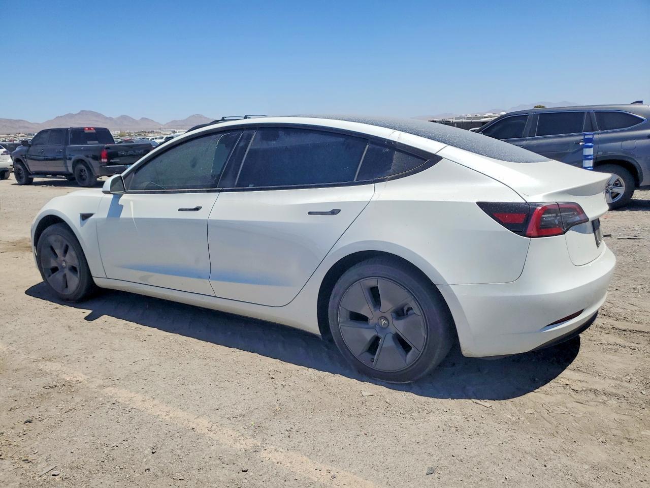 2023 Tesla Model 3 - zdjęcie 2