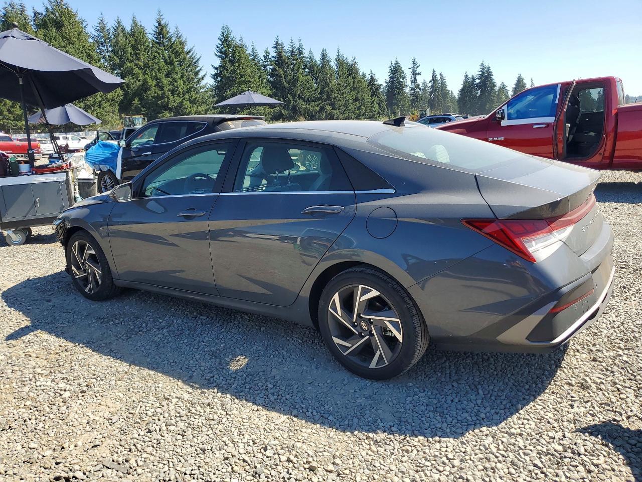 2024 Hyundai Elantra Limited - zdjęcie 2